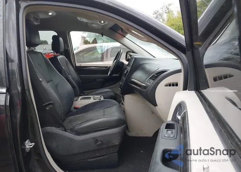 2011 Chrysler Town & Country Touring-L z USA, uszkodzony, nr VIN 2A4RR8DG6BR641157